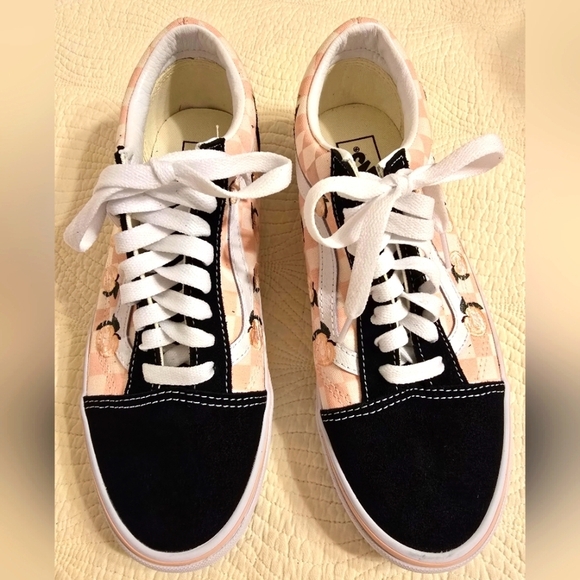 Vans Shoes - NIB Vans Old Skool Skater Sneaker With Embroidered Peaches Design